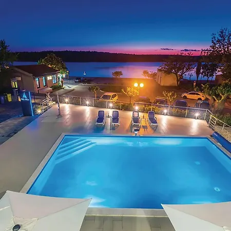 Stunning In Apartamento Punat