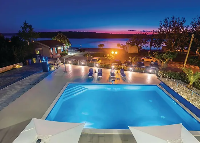 Stunning In Apartamento Punat