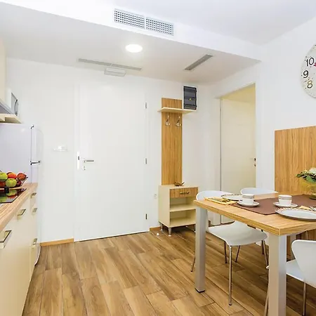 아파트 2 Bedroom Cozy In 푸나트