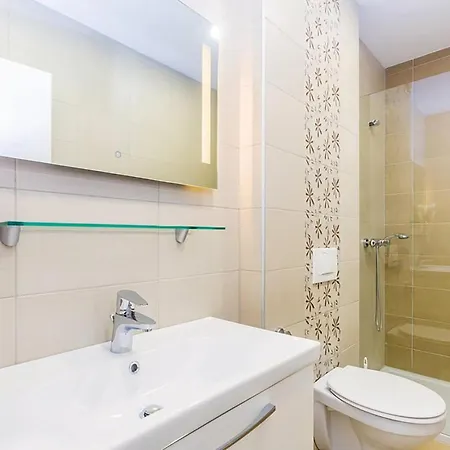 2 Bedroom Cozy Apartment In Punat アパート プナト