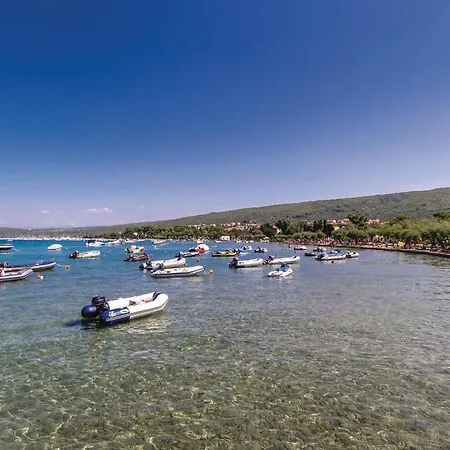 2 Bedroom Cozy Apartment In Punat *